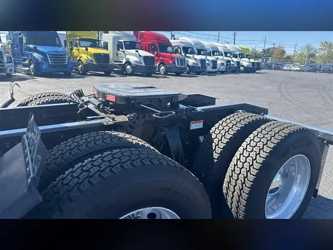 2021 FREIGHTLINER CA126