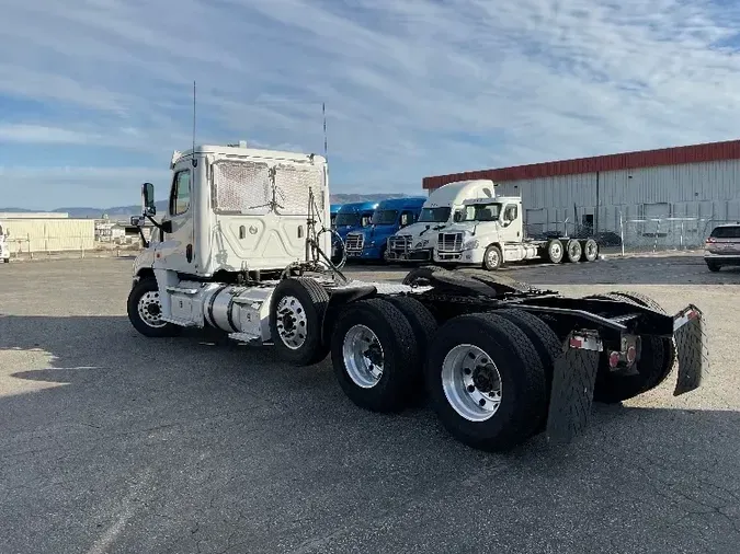 2018 Freightliner X12584ST