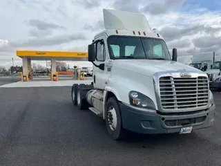 2018 Freightliner X12564ST