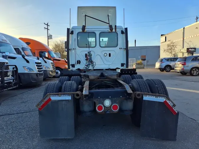 2019 FREIGHTLINER/MERCEDES CASCADIA 1253022a6e35f7a61d1e613d4eed73cb380