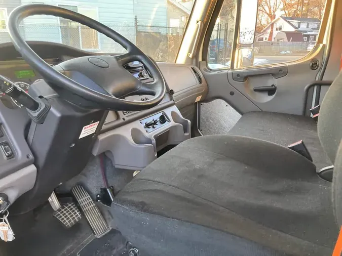 2018 FREIGHTLINER/MERCEDES M2 106