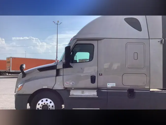 2025 Freightliner Cascadia 126