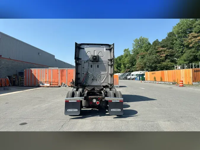 2023 Freightliner Cascadia 126