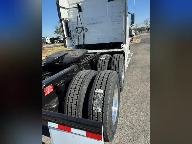 2023 VOLVO VNL64T860