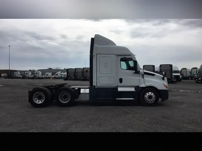 2021 Freightliner Cascadia 126