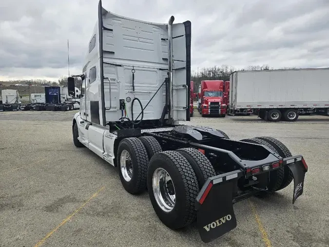 2021 VOLVO VNL64T760