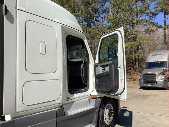 2020 Freightliner Cascadia