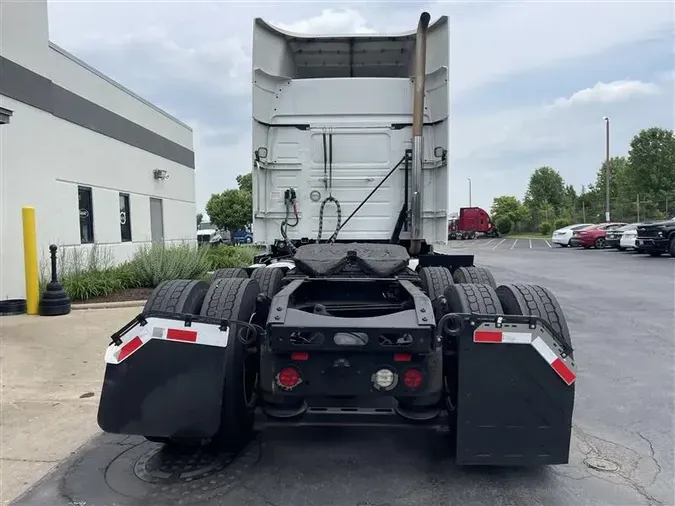 2020 VOLVO VNR640