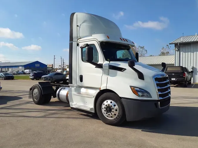 2020 FREIGHTLINER/MERCEDES NEW CASCADIA 11630422aba6dd0ba59298c4621bf9e0067
