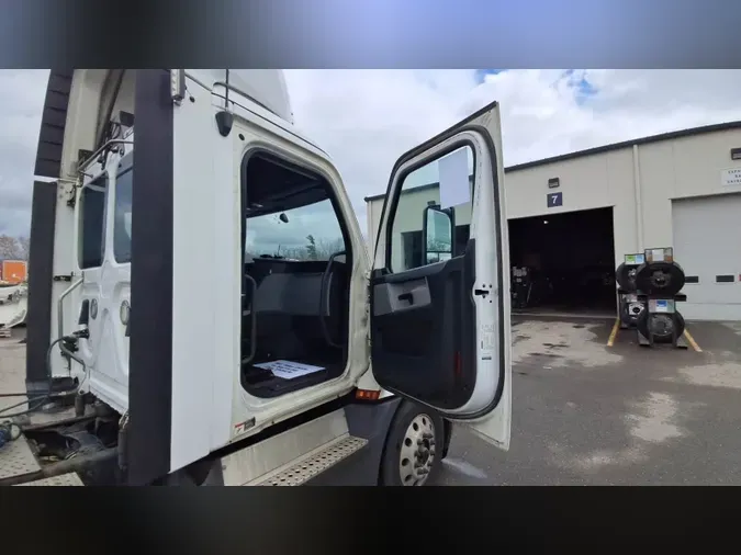 2020 Freightliner Cascadia 126