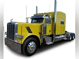 2023 Peterbilt 389
