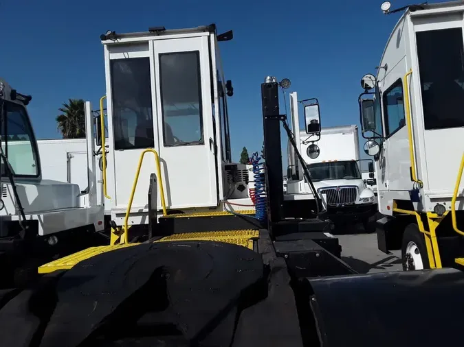 2019 AUTOCAR YARD TRACTOR304d68f03315afdc7874545fc489c210