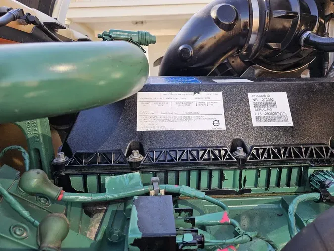 2021 VOLVO VNL64T860304e1feec427cca6f6ef3feb1cd44f2e