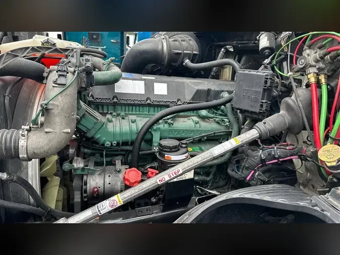 2020 VOLVO VNL860