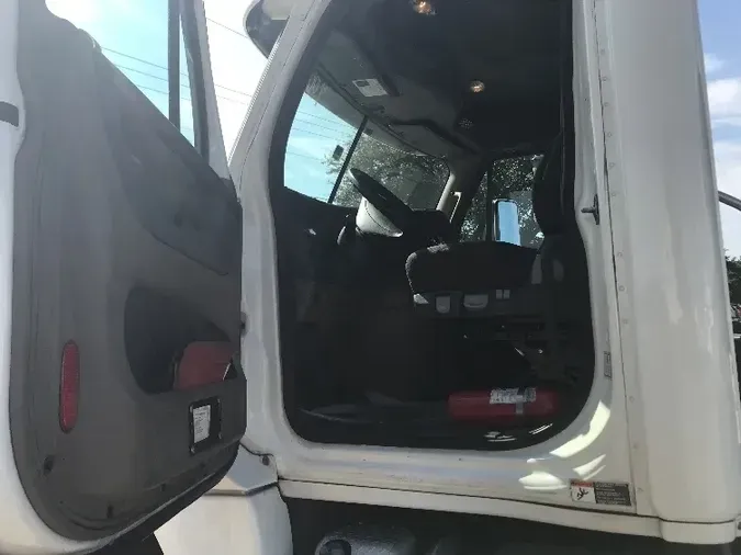 2017 Freightliner X12564ST