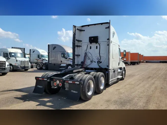 2020 Freightliner Cascadia 126