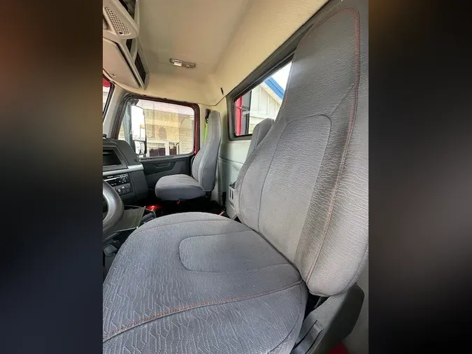 2020 VOLVO VNR64T300