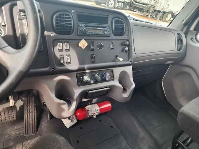 2014 FREIGHTLINER/MERCEDES M2 106