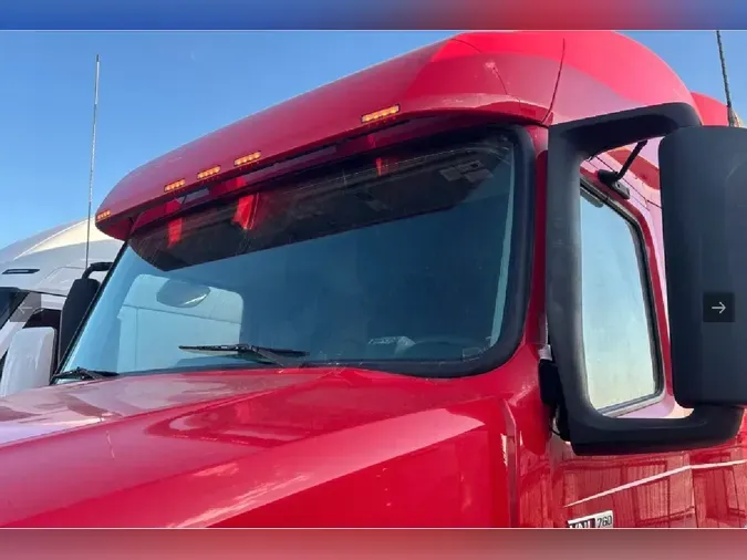 2022 VOLVO VNL64T760