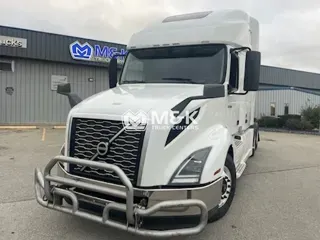 2020 VOLVO VNL64T760
