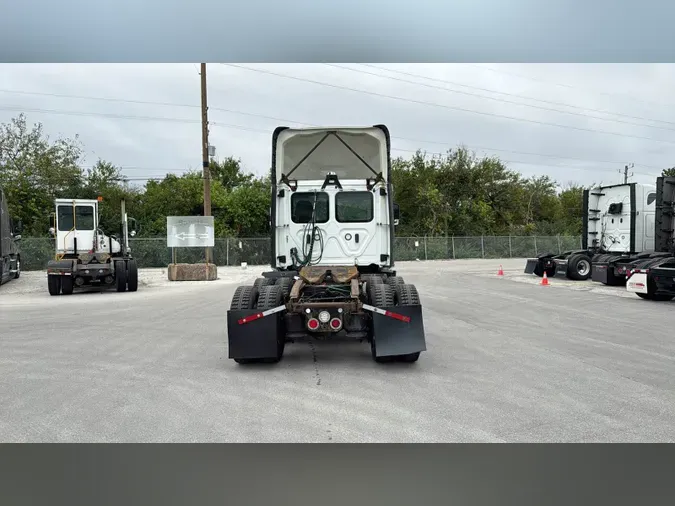 2020 Freightliner Cascadia 126