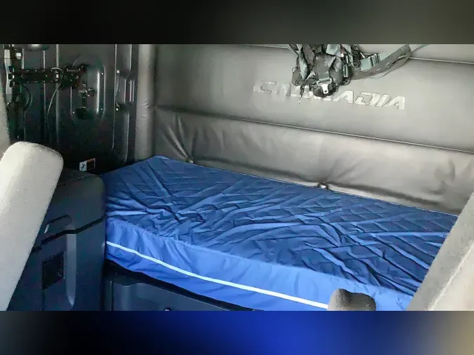 2024 Freightliner Cascadia 126