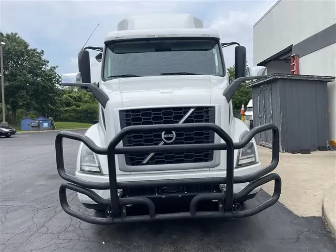 2020 VOLVO VNR640