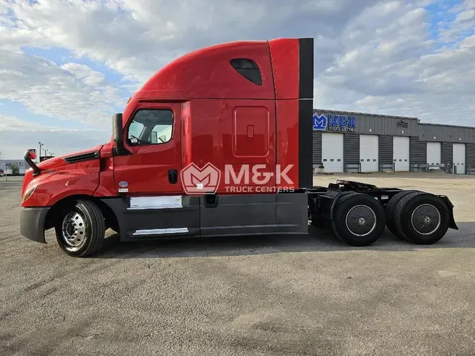 2021 FREIGHTLINER Cascadia 126