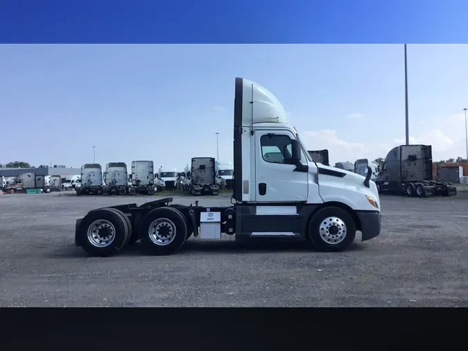 2020 Freightliner Cascadia 126
