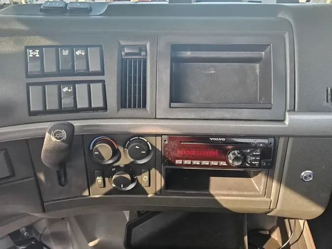 2019 VOLVO VNL64T-300