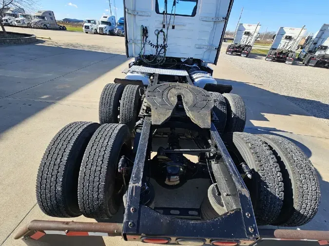 2021 VOLVO VNR64T300