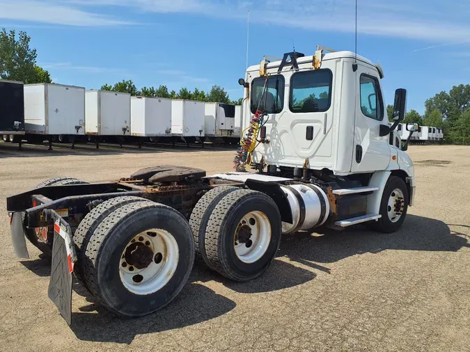 2016 FREIGHTLINER/MERCEDES CASCADIA 113