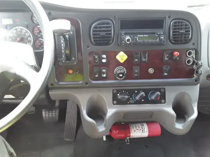 2016 FREIGHTLINER M2 106