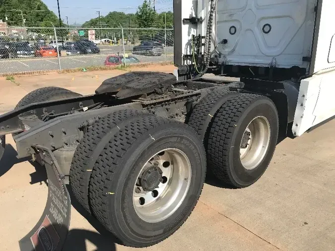 2018 Freightliner X12564ST