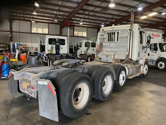 2015 FREIGHTLINER/MERCEDES CASCADIA 125