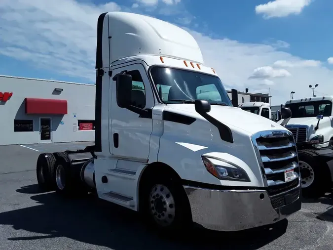 2019 FREIGHTLINER NEW CASCADIA 116