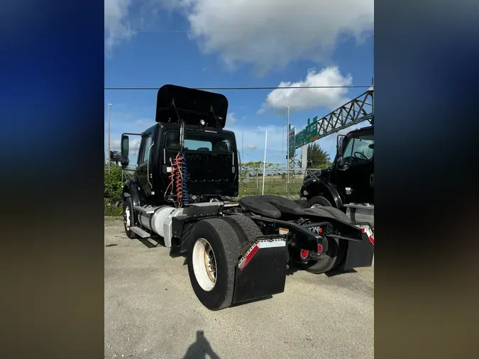 2017 FREIGHTLINER/MERCEDES M2 106