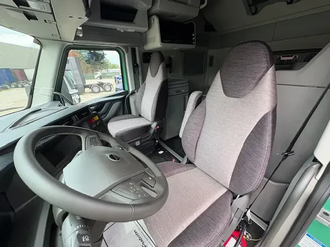2026 VOLVO TRUCK VNL64TV04