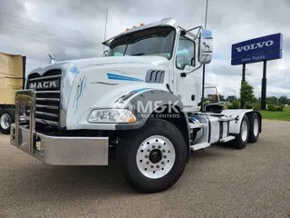 2022 MACK GU813