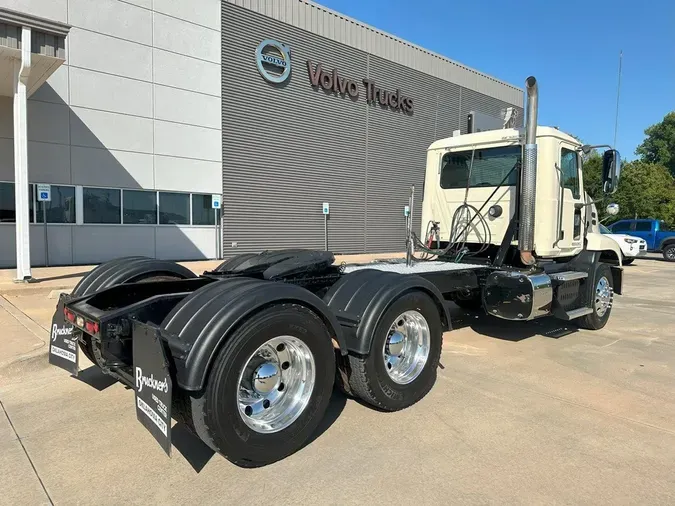 2017 MACK CXU613