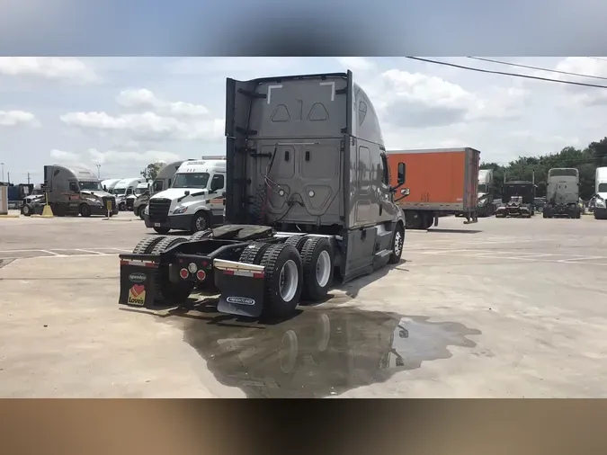 2024 Freightliner Cascadia