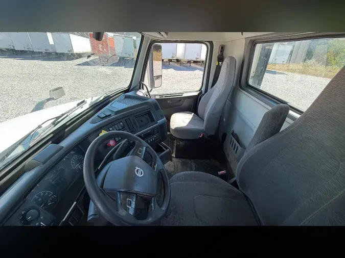 2019 Volvo VNL300