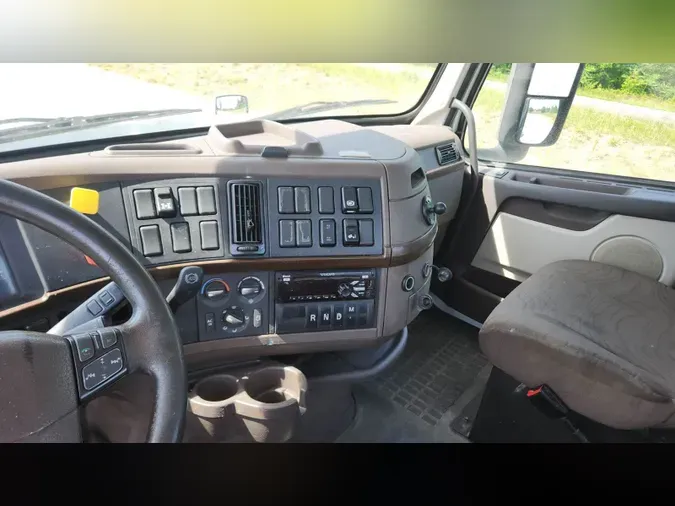 2018 Volvo VNL300