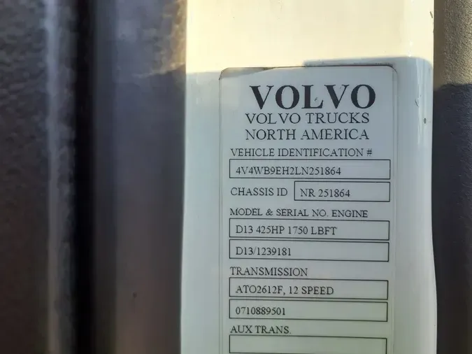 2020 VOLVO VNR62T640