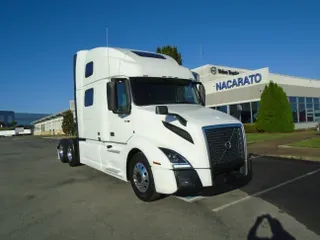 2022 VOLVO VNL64T860