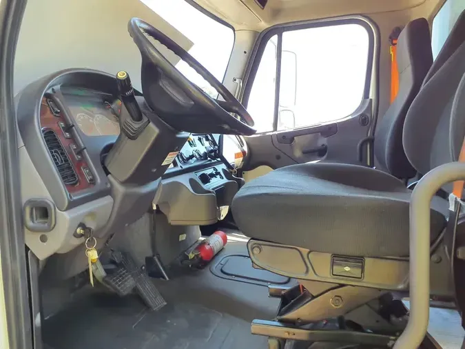 2021 FREIGHTLINER M2 106