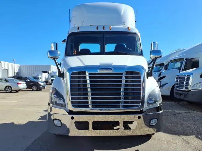 2017 FREIGHTLINER/MERCEDES CASCADIA 113