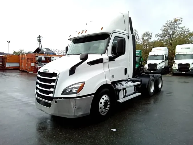 2020 Freightliner Cascadia 126