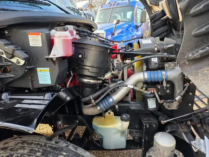 2019 FREIGHTLINER/MERCEDES M2 106