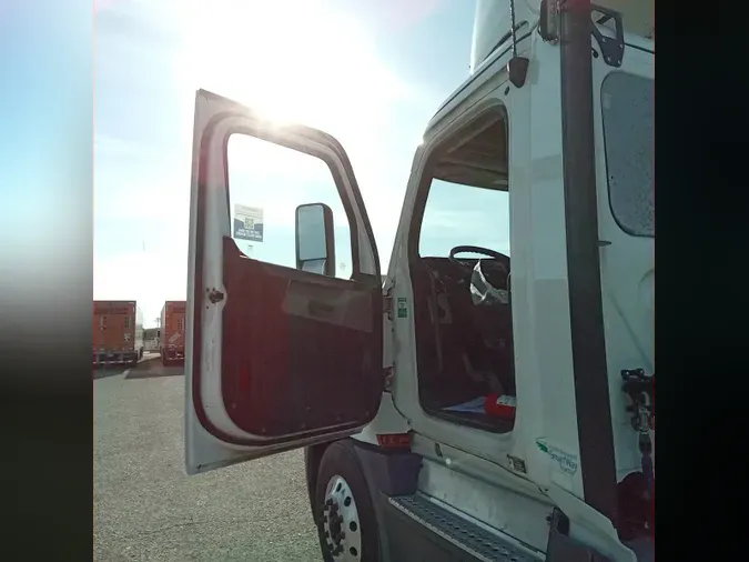 2020 Freightliner Cascadia 126